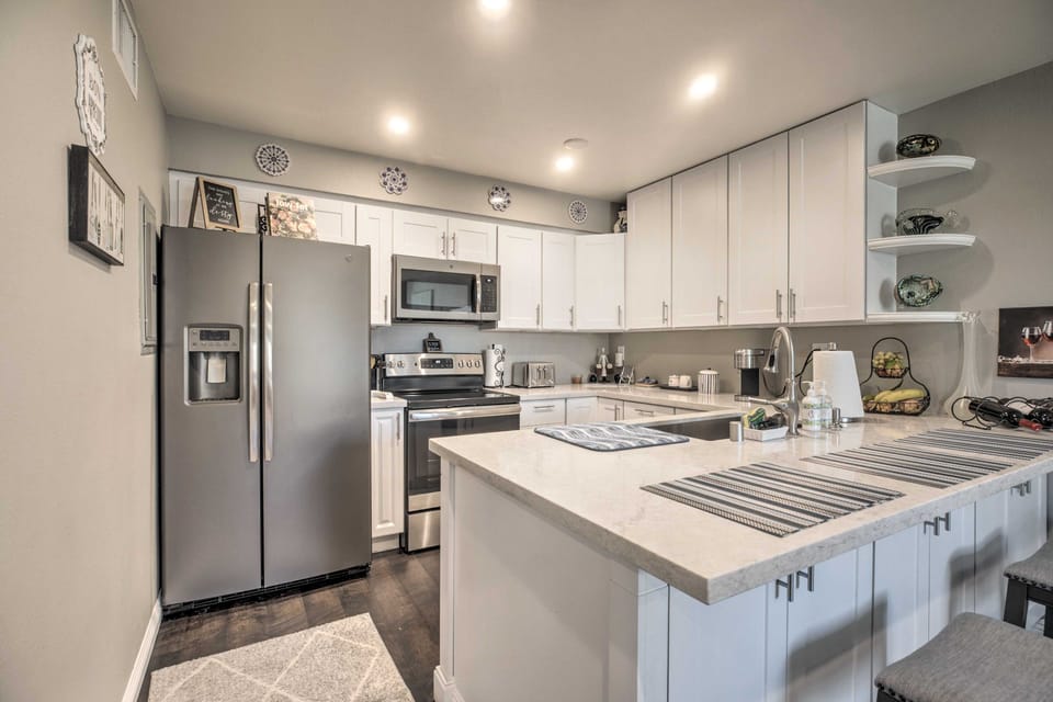 Contemporary San Diego Gem w/ Community Pool! Apartment in Point Loma