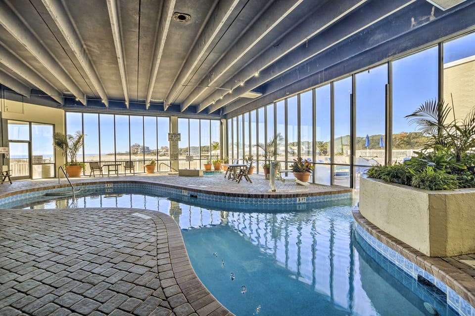 Ocean Views & Pool Access: Myrtle Beach Condo! Apartment in South Carolina