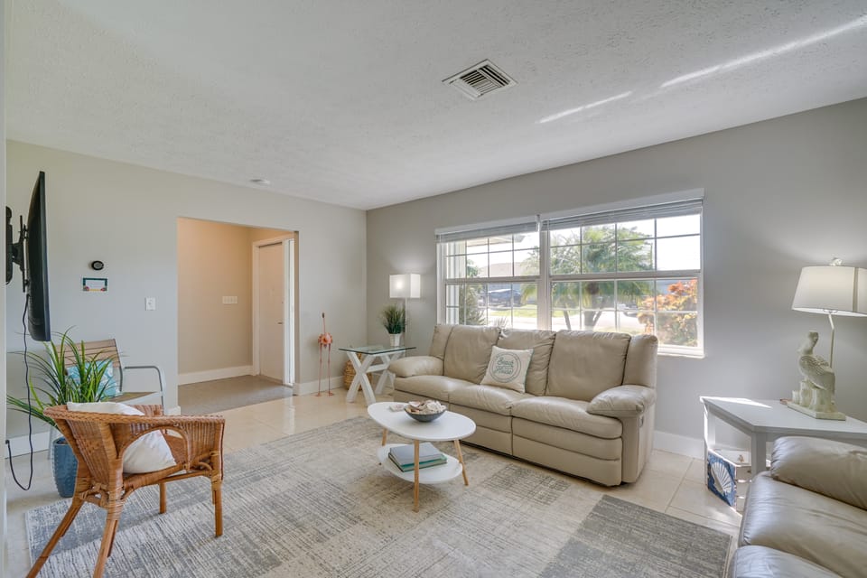 Saltwater Pool & Dog Friendly: ‘The Cape Escape’ House in Cape Coral