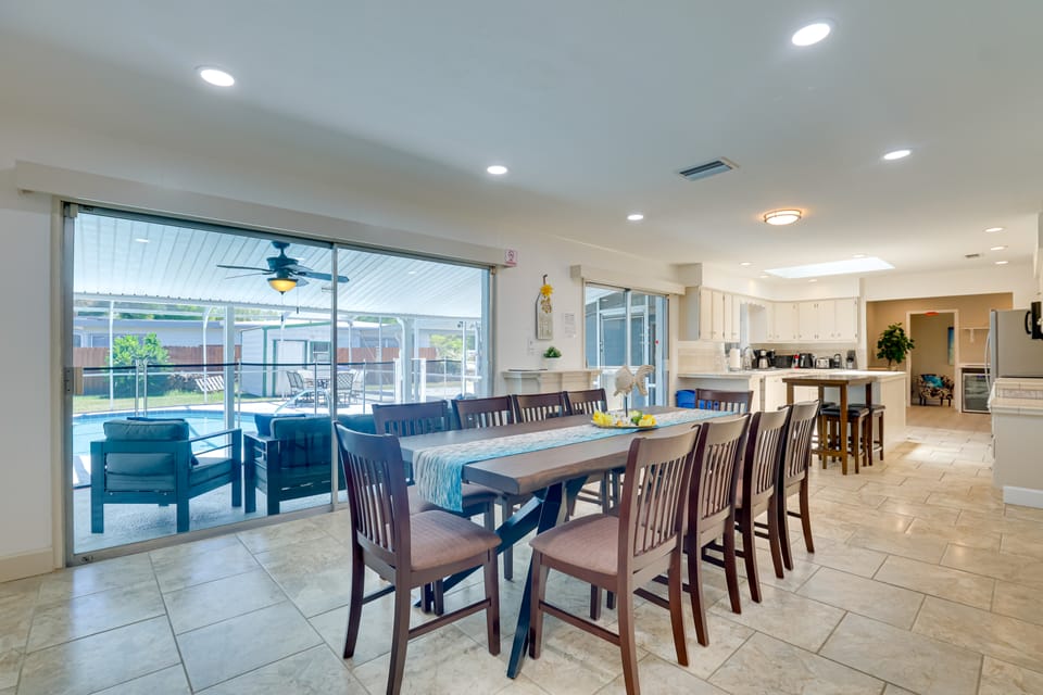 5 Mi to Busch Gardens Tampa Bay: Villa w/ Pool! House in Tampa