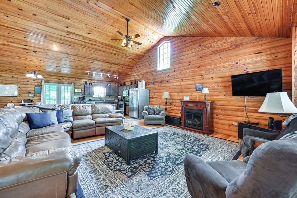 Kentucky Group Getaway w/ Dock + Lake Access House in Lake Cumberland