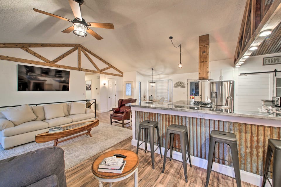 15 Mi to Hot Springs Nat'l Park: Home w/ Fire Pit! House in Arkansas
