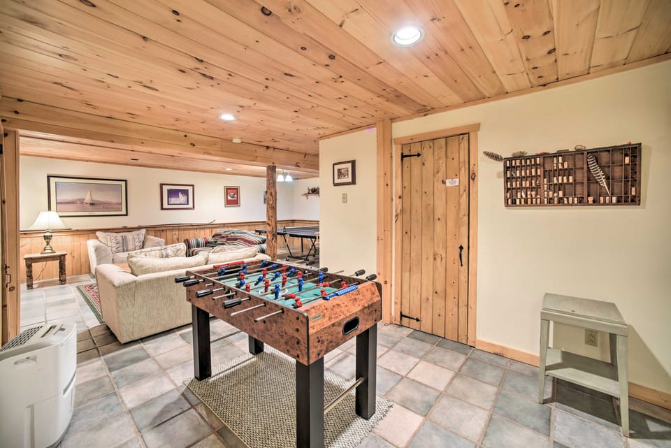 Pet-Friendly New York Cabin w/ Hot Tub & Game Room House in Capital District, NY, USA