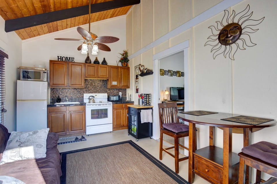Cozy Kona Coast Apt w/ Lanai ~ 8 Miles to Beach! Cottage in Kalaoa