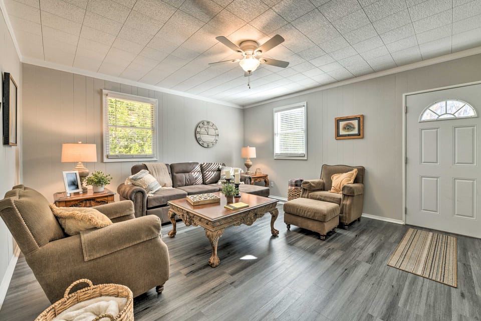 Charming Yadkin Valley Cottage w/ Deck & Yard Cottage in North Carolina