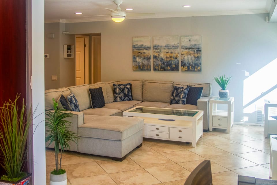 Pool, Putting Green, BBQ! Group Haven in La Quinta House in La Quinta