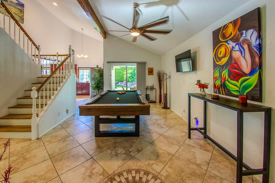 Pool, Putting Green, BBQ! Group Haven in La Quinta House in La Quinta