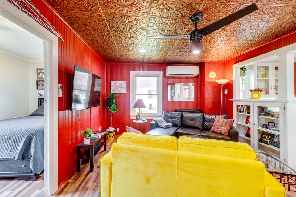 Homey Cottage with Sunroom & Smart TV! Cottage in Kansas