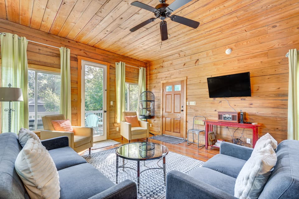 ‘The Bird House’ Lush Bungalow, Steps from Ocean! House in Folly Beach