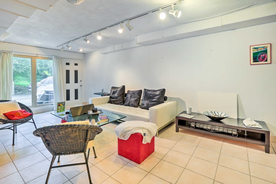 Contemporary Cincinnati Apt w/ WiFi, Near Kenwood! Apartment in Cincinnati