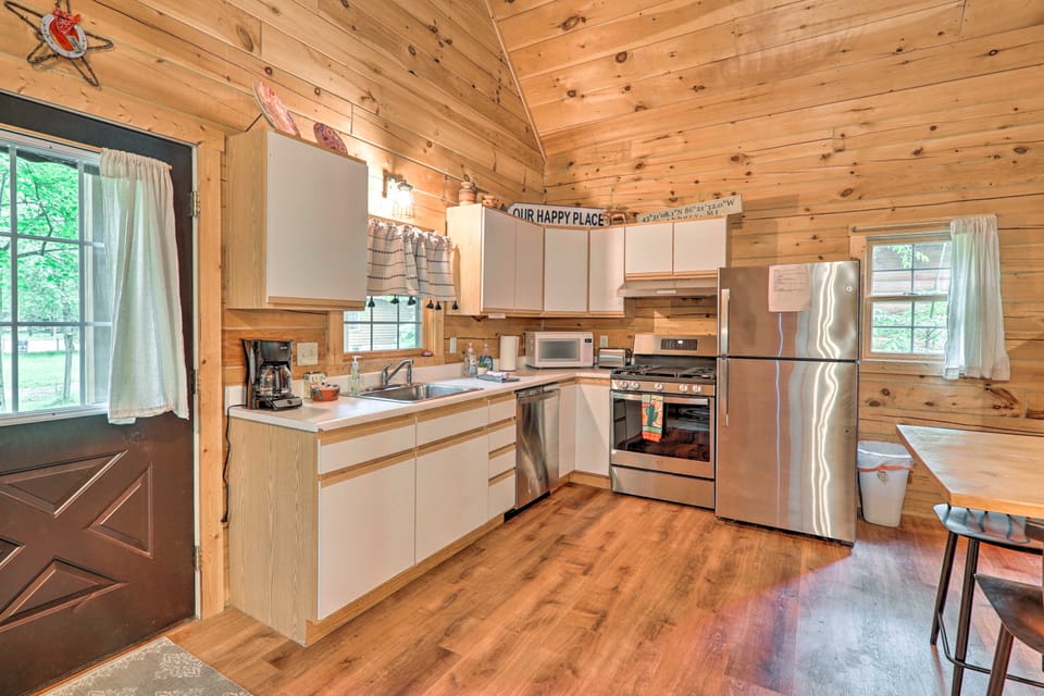 Cozy Retreat w/ Porch & Double JJ Resort Access! House in Wisconsin
