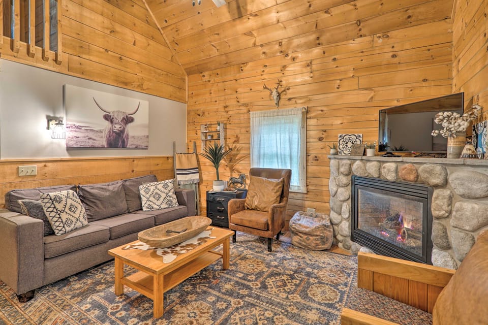 Cozy Retreat w/ Porch & Double JJ Resort Access! House in Wisconsin