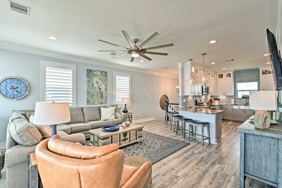 Beachfront Retreat: 16 Mi to Dtwn Freeport! House in Brazoria County