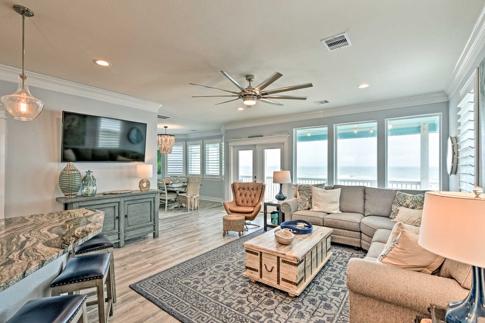 Beachfront Retreat: 16 Mi to Dtwn Freeport! House in Brazoria County