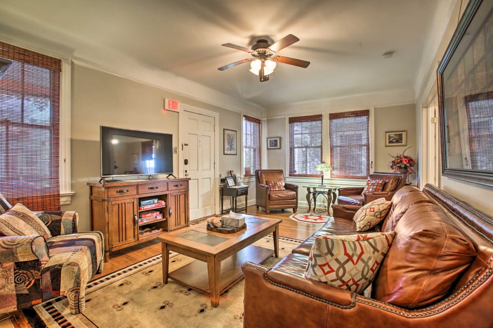 Soul & Style! Duplex Near French Quarter w/ Porch House in New Orleans