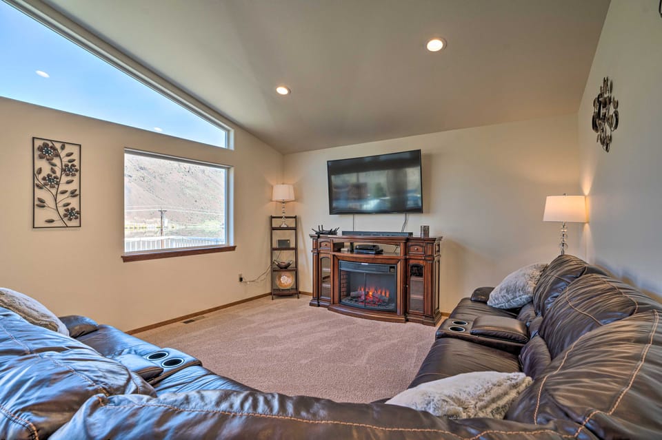 Coulee City Home w/ Mtn Views - Steps to Blue Lake House in Washington