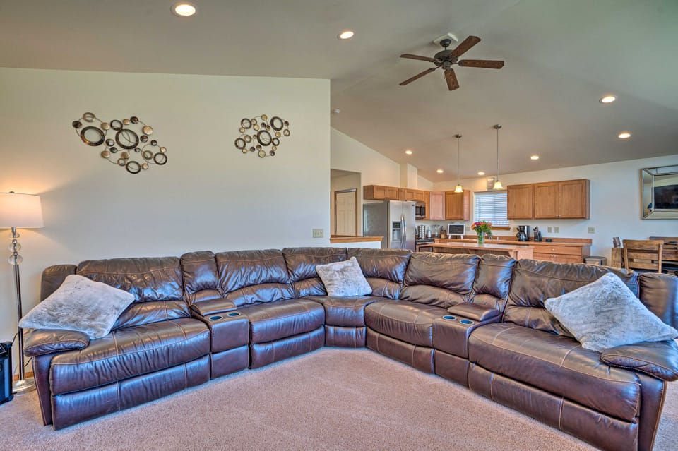 Coulee City Home w/ Mtn Views - Steps to Blue Lake House in Washington