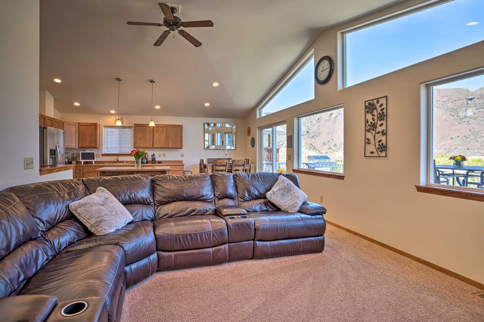 Coulee City Home w/ Mtn Views - Steps to Blue Lake House in Washington