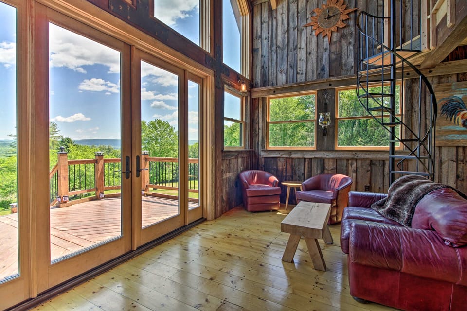 'Red Sweetheart Barn Studio' w/ Mtn & River Views! Apartment in Vermont