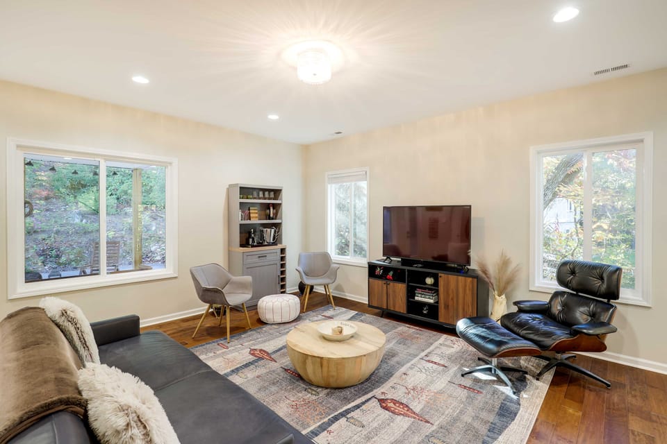 Luxe Mountain Home Near Ridgecrest & Asheville! House in Buncombe County