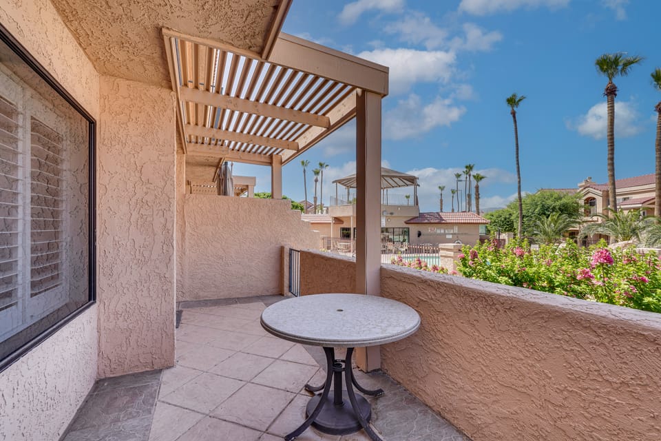 Walk to Lake Havasu Beaches: Condo w/ Pool Access! Apartment in Lake Havasu City