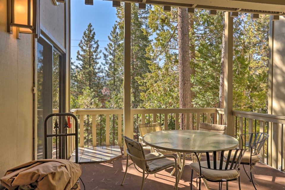 Rustic Truckee Cabin Near Donner Lake, Ski Resorts House in Donner Lake