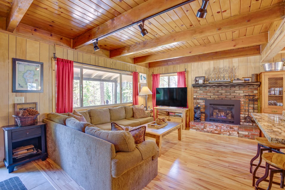 Private Mountain Retreat: 8 Mi to Lake Tahoe! House in Sierra Nevada
