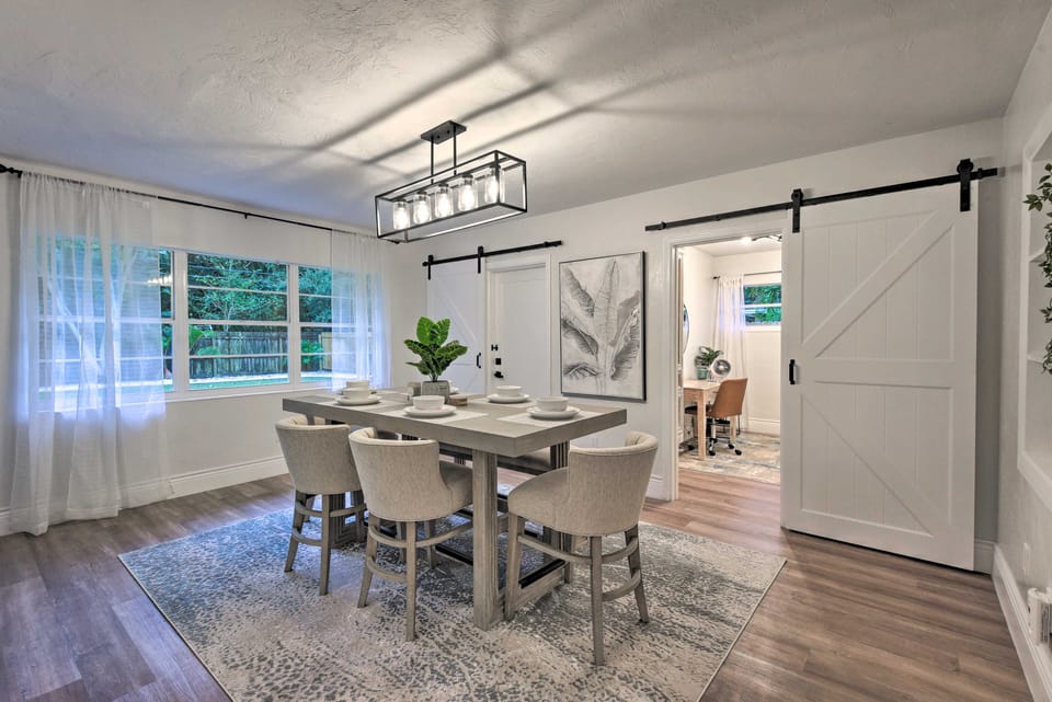 Walk to Restaurants: Sarasota Home w/ Lanai! House in Sarasota