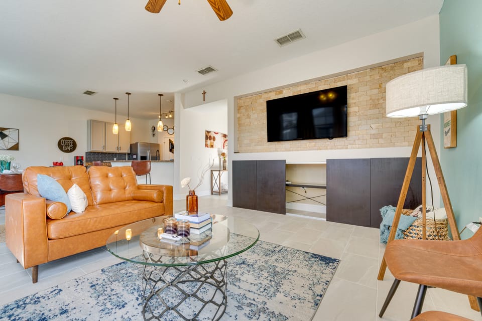 Backyard Oasis & Games: Davenport Magic Stay! House in Four Corners