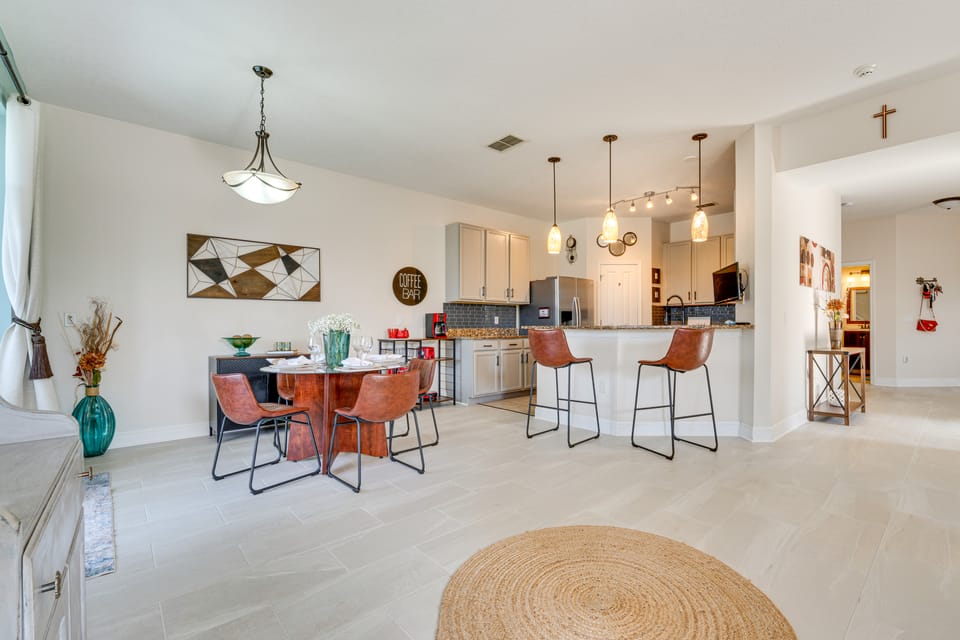 Backyard Oasis & Games: Davenport Magic Stay! House in Four Corners