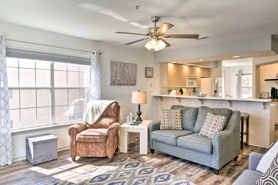 Branson Vacation Rental w/ Sunroom & Water Views Apartment in Branson