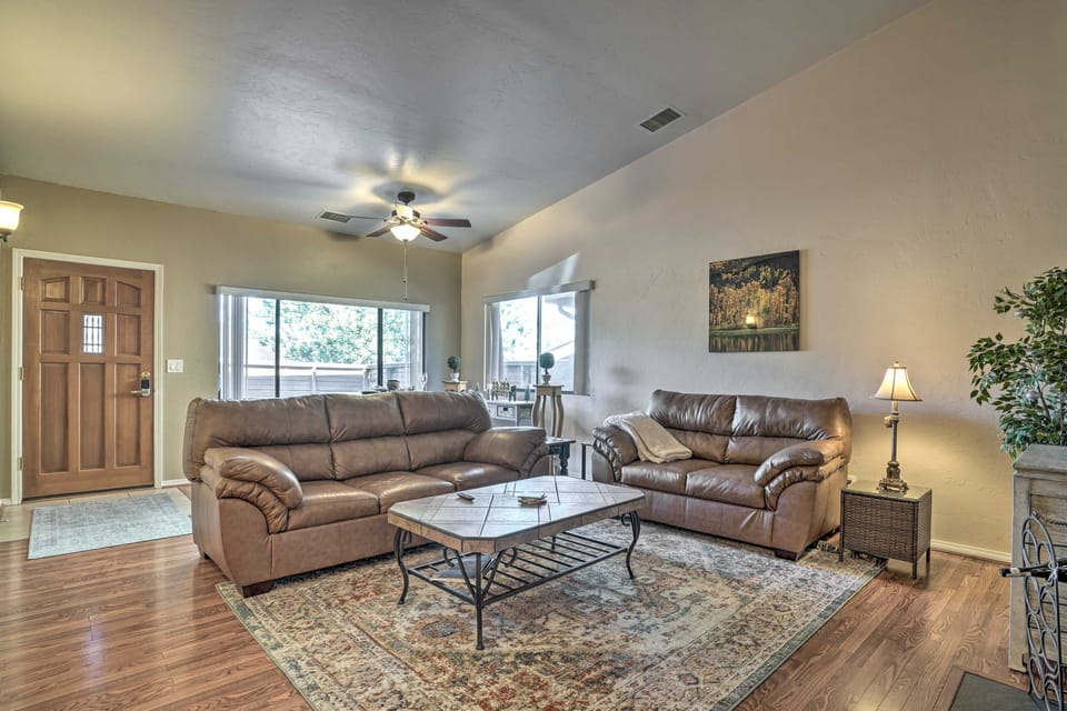 Pet-Friendly Prescott Townhome w/ Fireplace! Apartment in Prescott