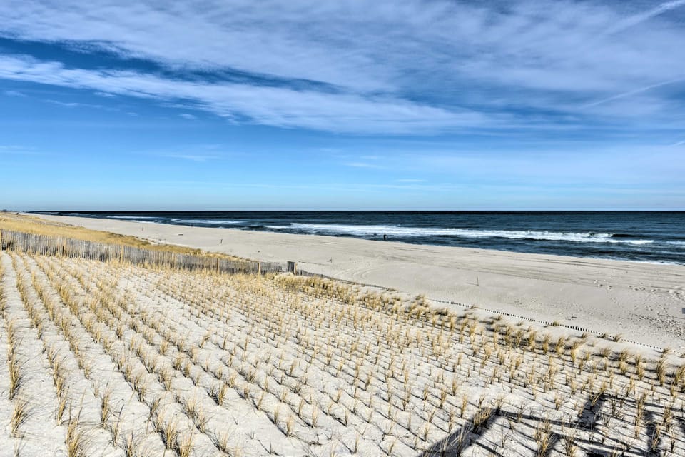 Oceanside Beach House in Pvt Beach Community! House in Brick