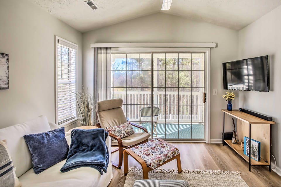3 Community Pools: Golf Course Condo in Longs Apartment in South Carolina