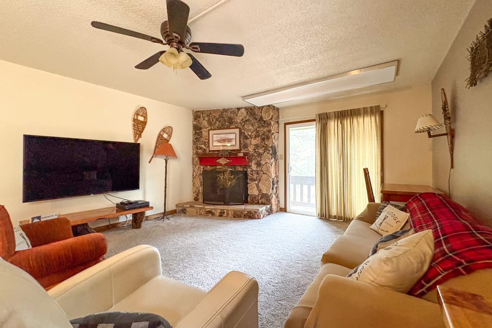 Angel Fire Mtn Escape: Walk to Chile Express Lift! Apartment in Angel Fire