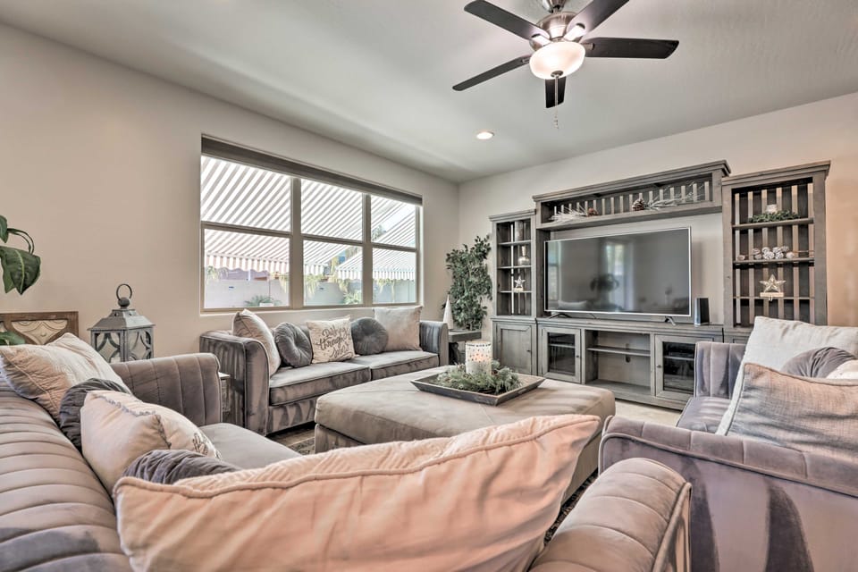 Pool, Hot Tub! San Tan Valley Snowbird Getaway House in San Tan Valley