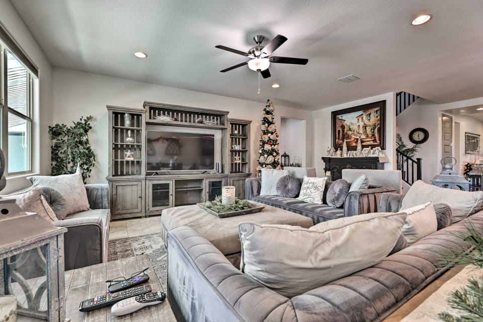 Pool, Hot Tub! San Tan Valley Snowbird Getaway House in San Tan Valley