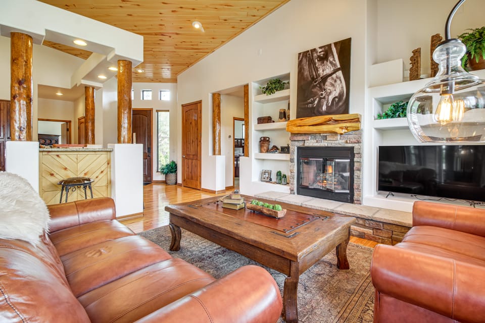 Hike & Explore: Show Low Gem w/ Deck & Grill! Apartment in Show Low