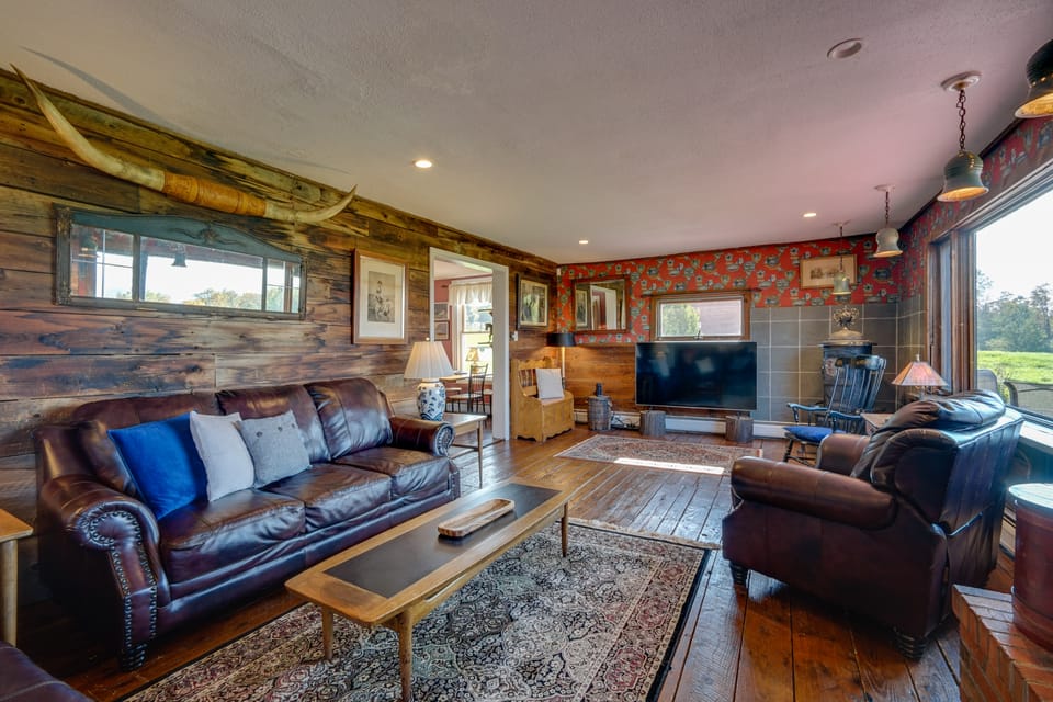 'John's Farmhouse in Mount Snow' on 120 Acres! House in Whitingham