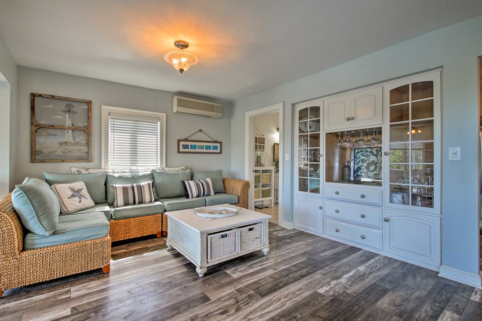 Deluxe Waterford Home w/ Views, Outdoor Bar & More House in New London