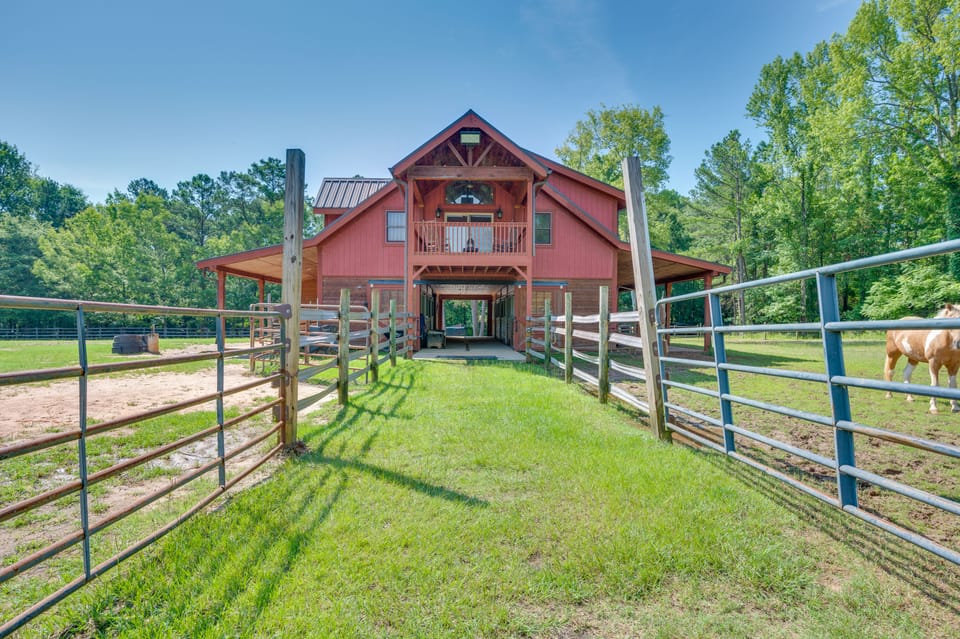 Pet-Friendly Dry Branch Ranch Vacation Rental! Apartment in Georgia
