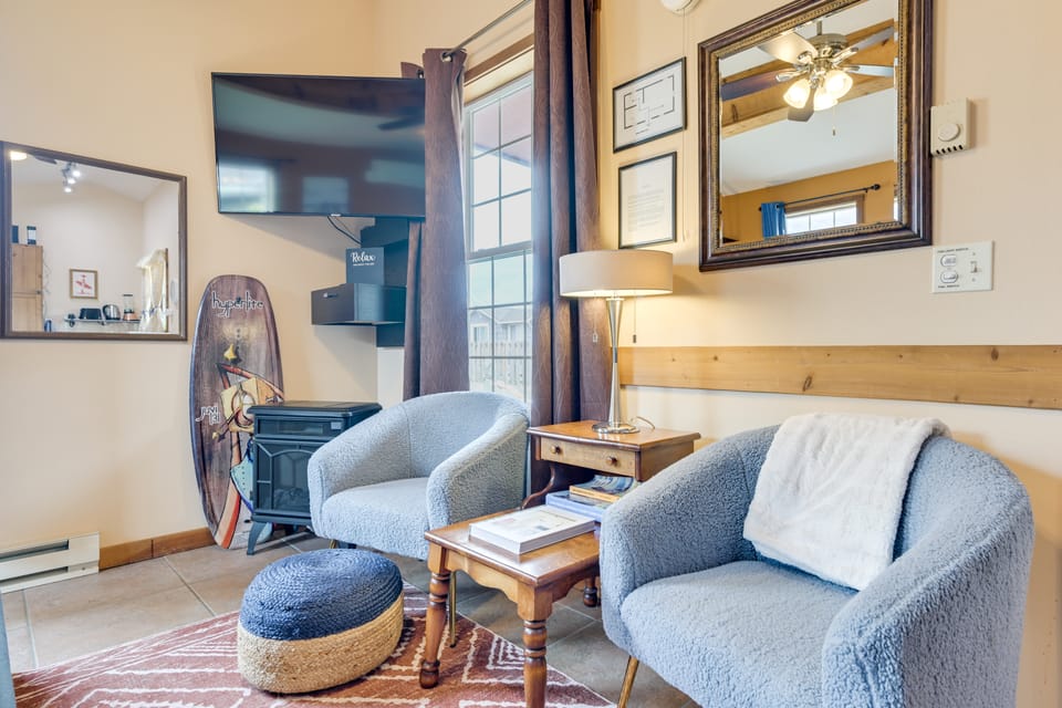 Cute Studio Cabin Steps to Long Beach Boardwalk Apartment in Long Beach