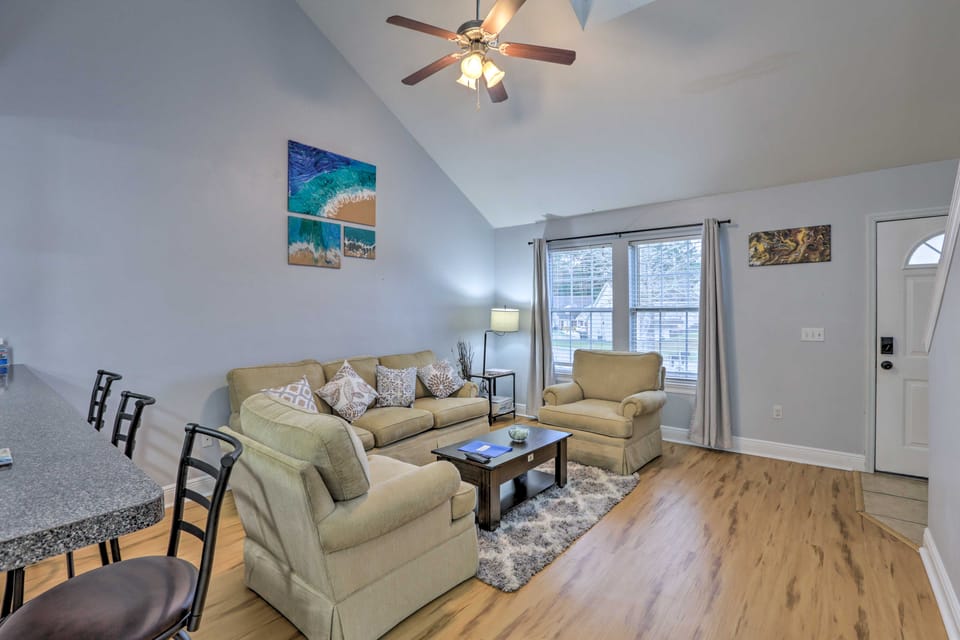 Tidy Tallahassee Townhome ~ 7 Mi to Downtown! Apartment in Tallahassee
