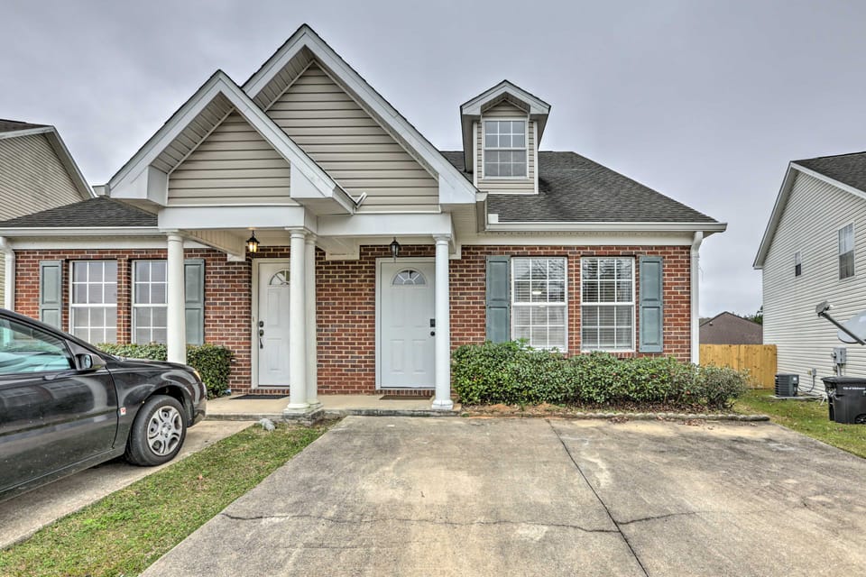Tidy Tallahassee Townhome ~ 7 Mi to Downtown! Apartment in Tallahassee