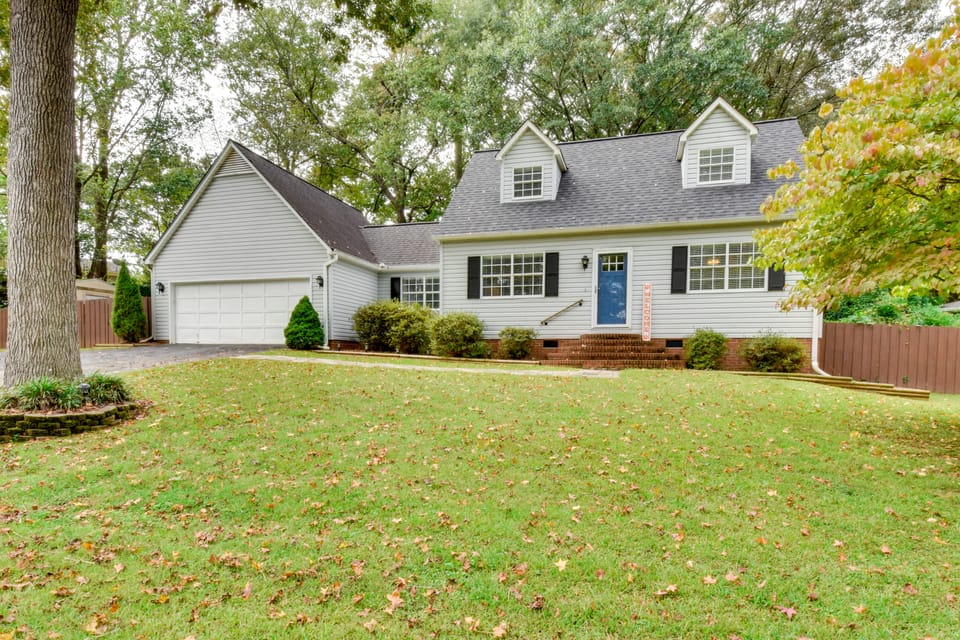 Modern Home w/ Yard + Deck, 1 Mi to Clemson U! House in Clemson