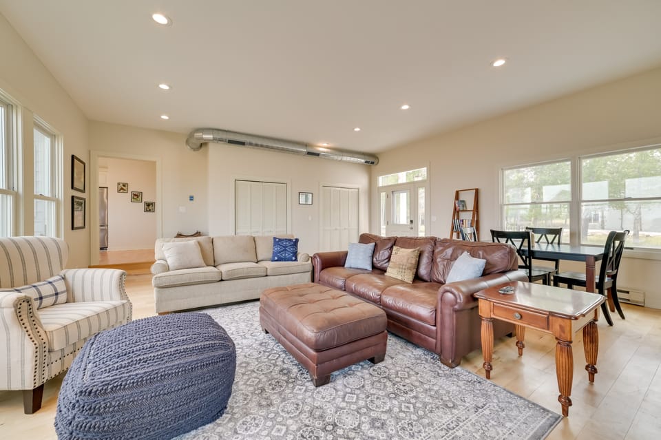 Chic Townhome on Lake Huron w/ Private Beach! Apartment in Michigan