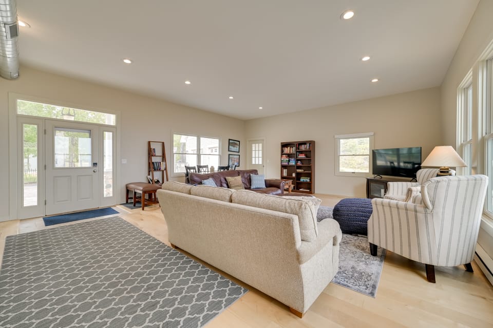 Chic Townhome on Lake Huron w/ Private Beach! Apartment in Michigan