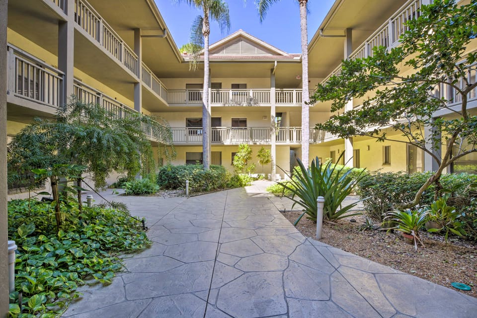 Bonita Springs Condo 4 Mi to Beach: Private Patio! Apartment in Bonita Springs
