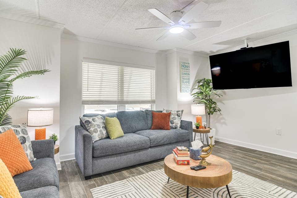 < 2 Mi to Coast: St Pete Beach Gem w/ Pool Access Apartment in Sunset Beach