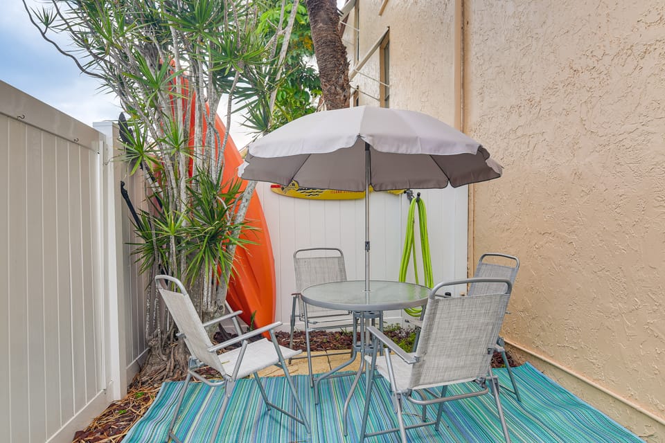 < 2 Mi to Coast: St Pete Beach Gem w/ Pool Access Apartment in Sunset Beach